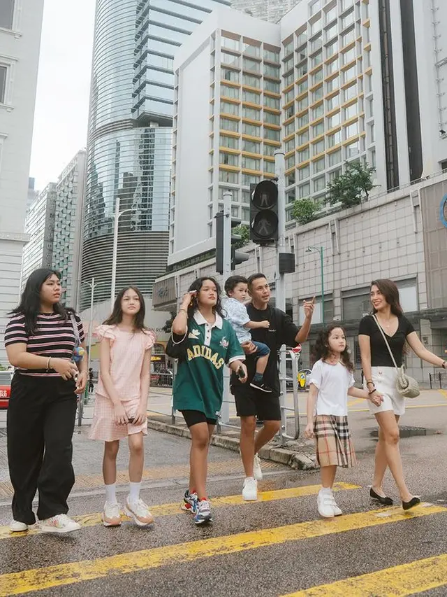 Andhika Pratama dan keluarga berlibur (Instagram/ussypratama)