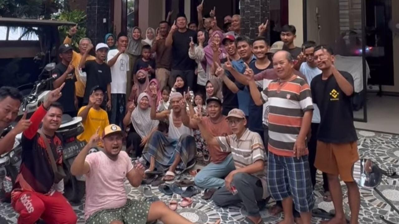Hari Pencoblosan, Vicky Prasetyo Keliling Pemalang Serukan 'Vicky Wendy Jadi