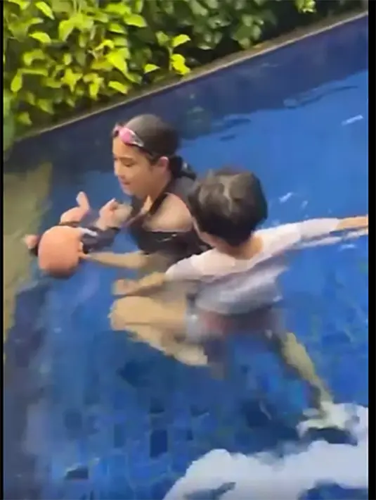 Nagita Slavina,Rayyanza dan Rafathar (Instagram/raffinagita1717)