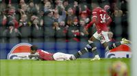 Gemuruh penggemar Setan Merah tumpah ruah usai Fred menciptkan gol keduanya dimusim ini. Fred memberikan secercah harapan bagi para penggemar Manchester United yang sudah lama merindukan permainan yang bagus seperti kali ini. (AP Photo/Jon Super)