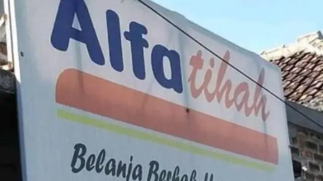 7 Potret Toko dengan Nama Aneh, Bikin Senyum Bacanya