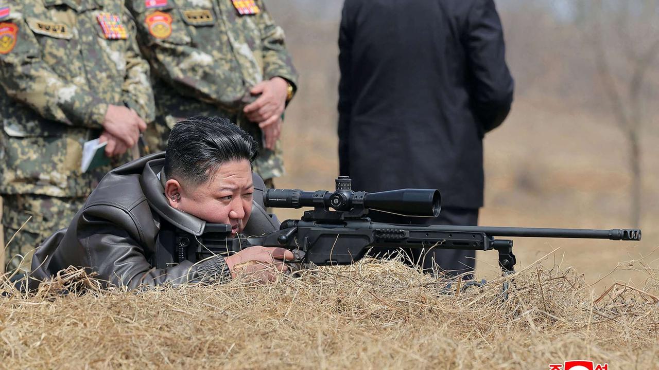 Kim Jong-un jajal senapan sniper Korea Utara