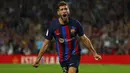Bek Barcelona Sergi Roberto berselebrasi setelah mencetak gol kedua untuk timnya ke gawang Athletic Bilbao pada pekan ke-11 Liga Spanyol 2022/2023 di Camp Nou, Senin dini hari WIB (24/10/2022). Barcelona meraih kemenangan meyakinkan 4-0 atas Athletic Bilbao. (AP Photo/Joan Monfort)
