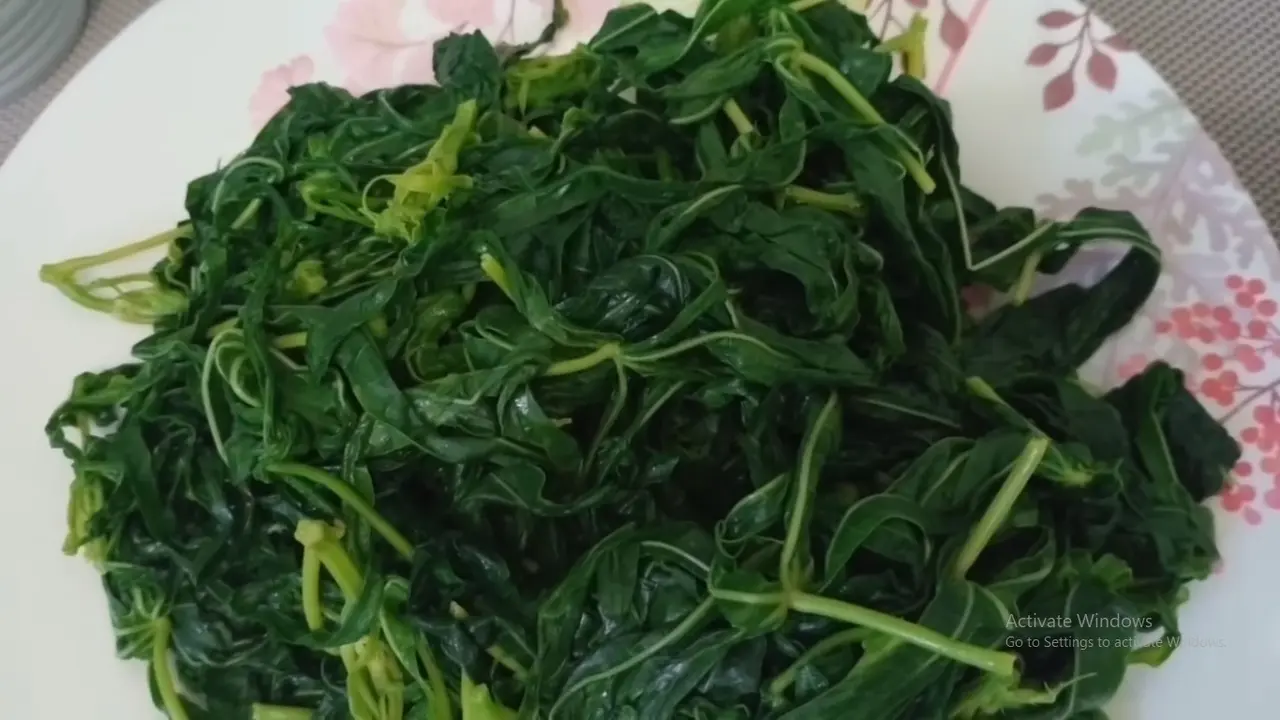 Tanpa Soda Kue, Begini Cara Cepat Rebus Daun Singkong Supaya Tetap Hijau dan Empuk