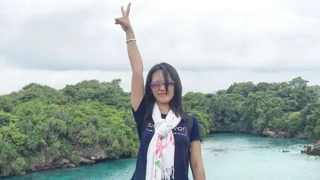 Karyawan Bank Cantik Ini Tak Henti Promosikan Keelokan Pulau Sumba