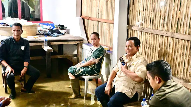 Presiden Prabowo Subianto mengunjungi masyarakat terdampak banjir di Babelan, Kabupaten Bekasi, Jawa Barat, pada Sabtu, 8 Maret 2025. (Foto: Rusman - Biro Pers Sekretariat Presiden)