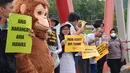 Tim Ekspedisi Hutan Merdeka  dan aktivis lingkungan melakukan aksi di Jembatan Trikora Batang Toru Sumatera Utara, Rabu, 19 Agustus 2026. (Istimewa)