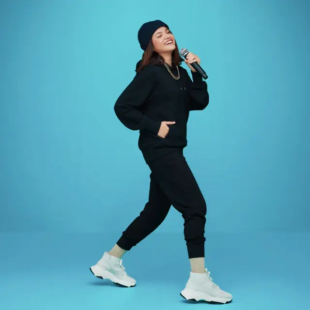 7 Tips Padu Padan Sweater ala Musisi Indonesia Yang Bikin Harimu Lebih Berwarna