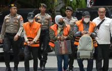 OTT KPK di Kalsel, Empat Orang Ditangkap Pakai Rompi Tahanan Jalani Pemeriksaan