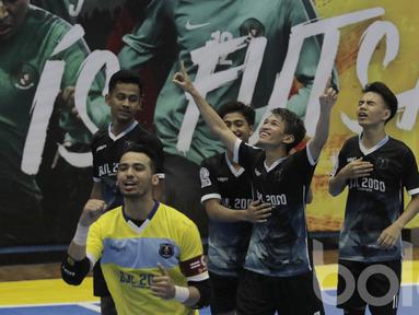 Pemain BJL 2000 Shiba, Ryan Bagus, merayakan gol yang dicetaknya saat final turnamen futsal Bolalob FFI U-20 di GOR Pasar Minggu, Jakarta, Jumat (31/03/2017). BJL 2000 Shiba menang adu pinalti atas Vamos Mataram. (Bola.com/M Iqbal Ichsan)