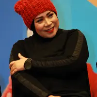 Bersama para juri yang lain, Melly Goeslaw mengemban tugas penting untuk memilih yang terbaik dari 20 finalis penyanyi cilik terpilih. (Wimbarsana/Bintang.com)