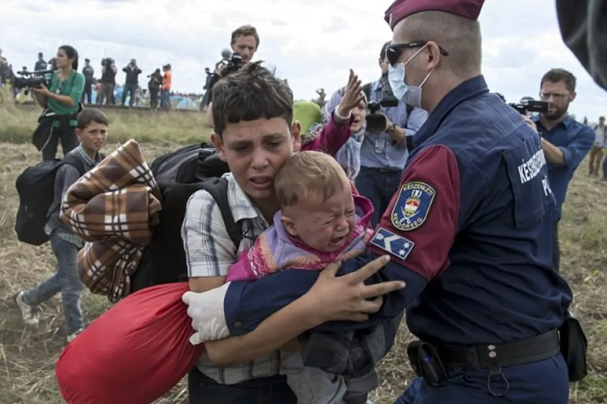 Foto Pengungsi Suriah di Hungaria, Bikin Kamu Mensyukuri Hidupmu