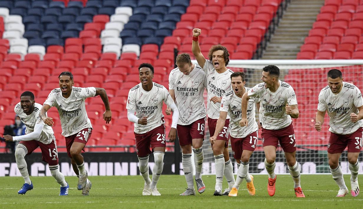 Pemain Arsenal merayakan kemenangan atas Liverpool pada laga Community Shield 2020 di Stadion Wembley, Sabtu (29/8/2020) malam WIB. Arsenal menang 5-4 atas Liverpool lewat adu penalti. (Justin Tallis/Pool via AP)