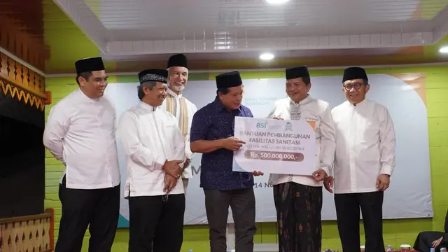 BSI Silaturahmi dan Serahkan Bantuan Fasilitas Sanitasi YLPI Mahyal Ulul Al Aziziyah