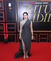 Dian Sastrowardoyo tampil dengan gaya feminin maskulin di gala premiere Ratu Adil [dok. Kapanlagi/Bayu Herdianto]