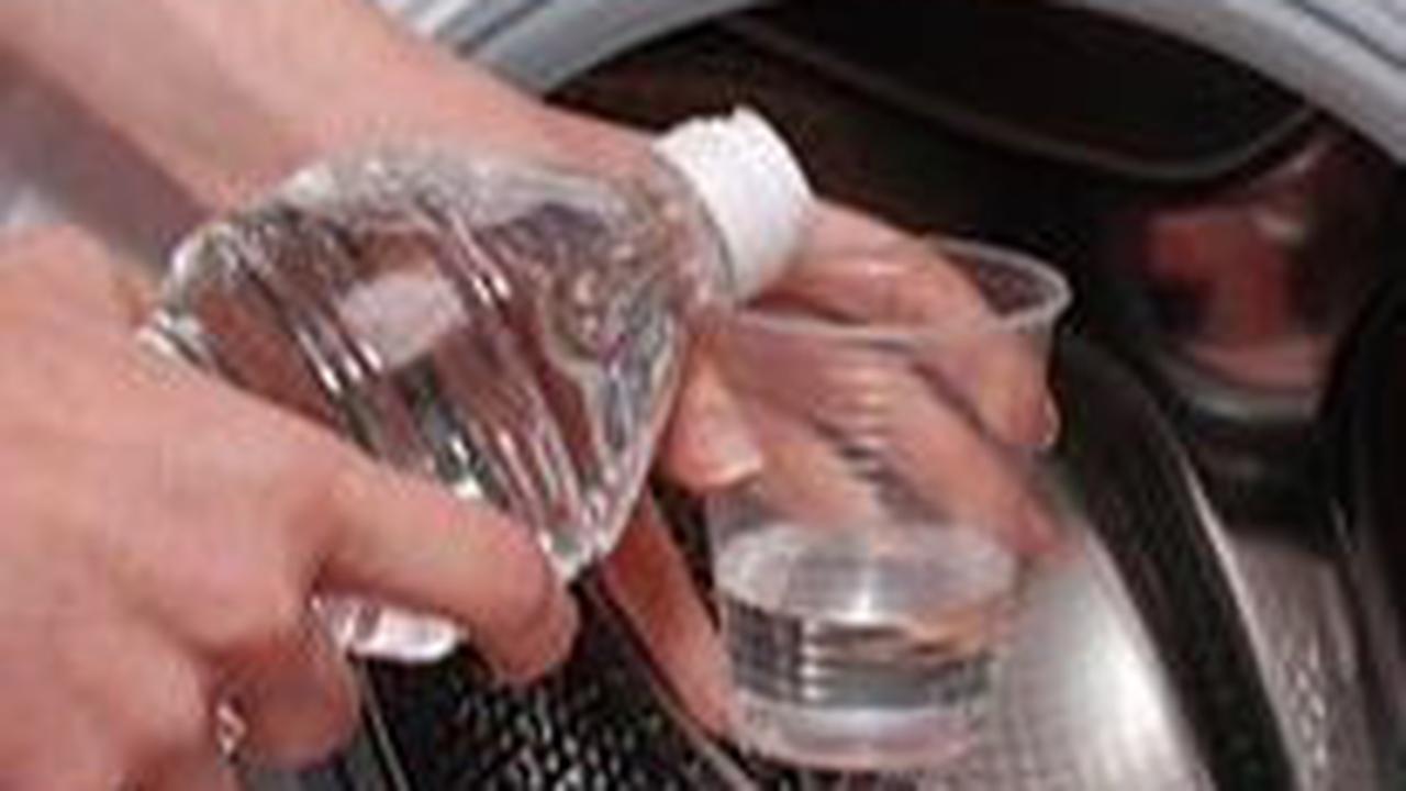 Isi Mesin Cuci dengan Air Bersih
