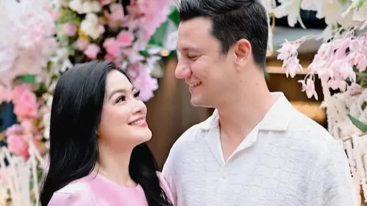 Potret Dapur Mewah Titi Kamal dan Christian Sugiono yang Memiliki Desain Elegan