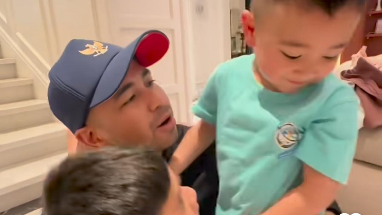 Potret Raffi Ahmad Sampai Rumah Usai Akmil di Magelang, Disapa 'Papa Haji' & Disambut Hangat Anak-anak