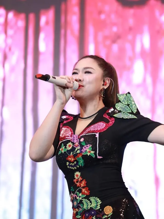 Vicky Shu kembali aktif bernyanyi