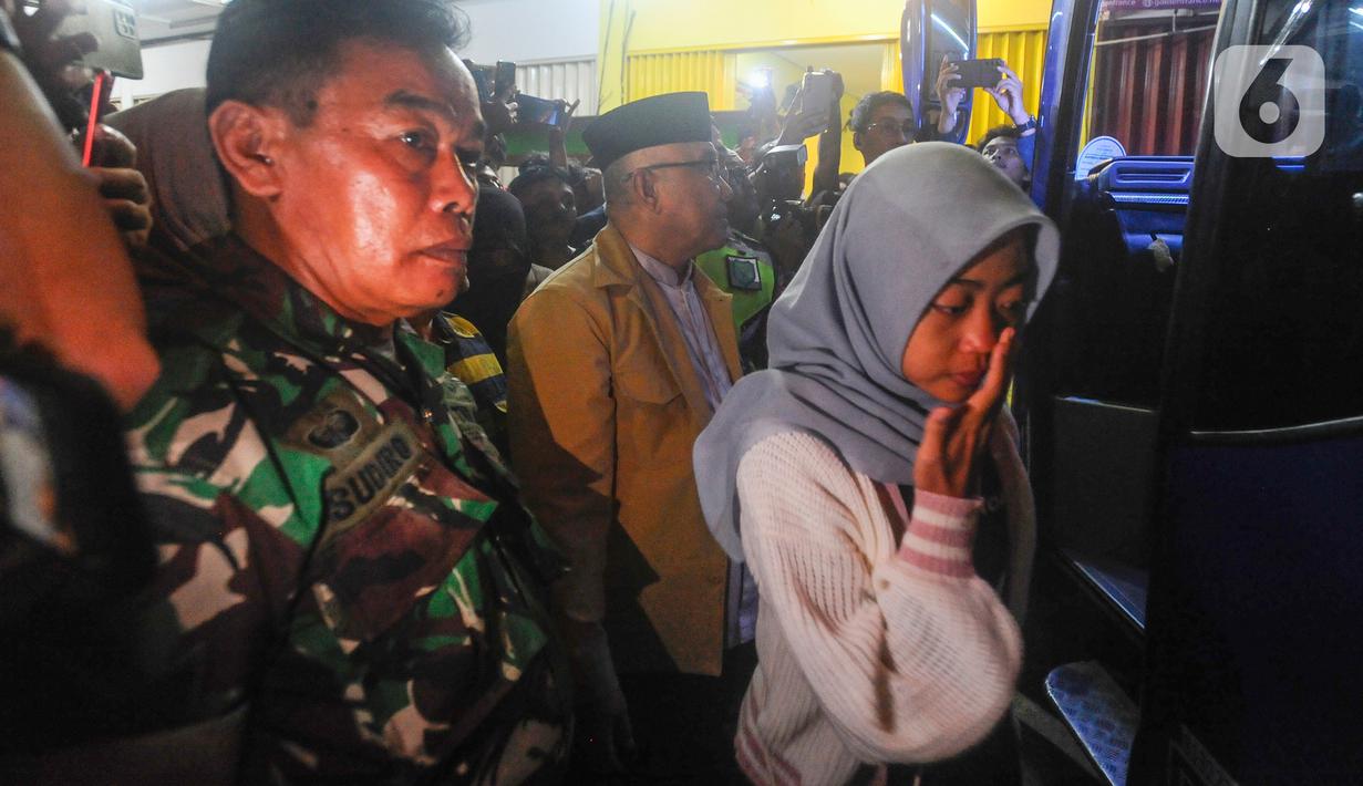 Tercatat ada 11 korban meninggal dunia, terdiri dari 1 pengendara motor dan 10 berasal dari rombongan SMK Lingga Kencana. (merdeka.com/Arie Basuki)