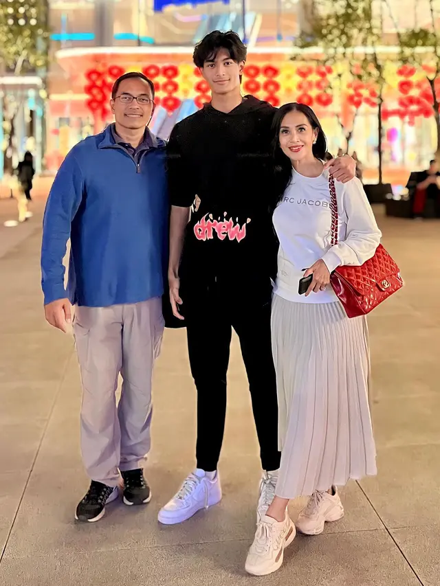 7 Potret Terbaru Marco Putra Diah Permatasari yang Punya Tinggi 197 Cm