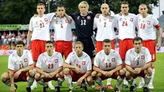 Players of the Polish national football team pose before the EURO 2008 preparation match of Poland against Macedonia on May 26, 2008 in Reutlingen, southern Germany. AFP PHOTO / THOMAS LOHNES