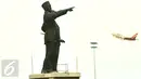 Proyek pengerjaan patung Soekarno-Hatta di kawasan bandara internasional Soekarno Hatta, Tangerang, Banten, (27/1/16). Pemasangan kembali patung Soekarno dan Hatta tersebut ditargetkan akan selesai pada bulan Febuari 2016. (Liputan6.com/Faisal R Syam)