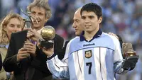 Dari 22 edisi yang telah dilalui pada ajang Piala Dunia U-20, tiap edisinya selalu menobatkan gelar pencetak gol terbanyak yang mendapatkan penghargaan sepatu emas (Golden Boot). Dari seluruh penerima penghargaan Golden Boot, tercatat 5 pemain memimpin daftar sebagai pencetak gol terbanyak dalam satu edisi Piala Dunia U-20. Siapa saja? Berikut daftar kelima pemain tersebut. (AFP/Miguel Mendez)