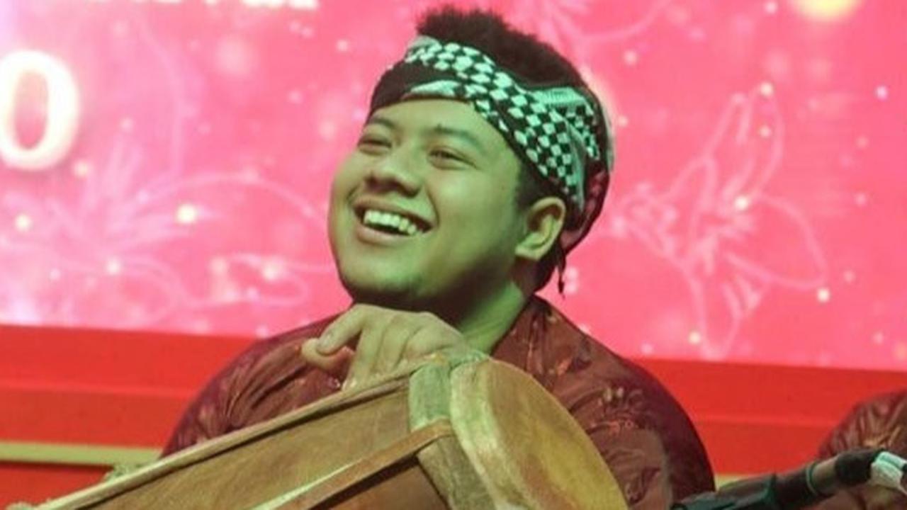 Potret Ganteng Adam Gifari Putra Rhoma Irama Jaga Warisan Budaya Jawa, Pilih Jadi Dalang & Tekuni Seni Karawitan