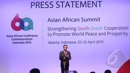 Presiden Jokowi memberikan pidato penutupan di KTT Asia Afrika 2015, Jakarta, Kamis (23/4/2015). Tiga poin hasil KTT yaitu Pesan Bandung 2015, Deklarasi Penguatan Kemitraan Asia Afrika dan Deklarasi Dukungan Untuk Palestina (Liputan6.com/Herman Zakharia) 