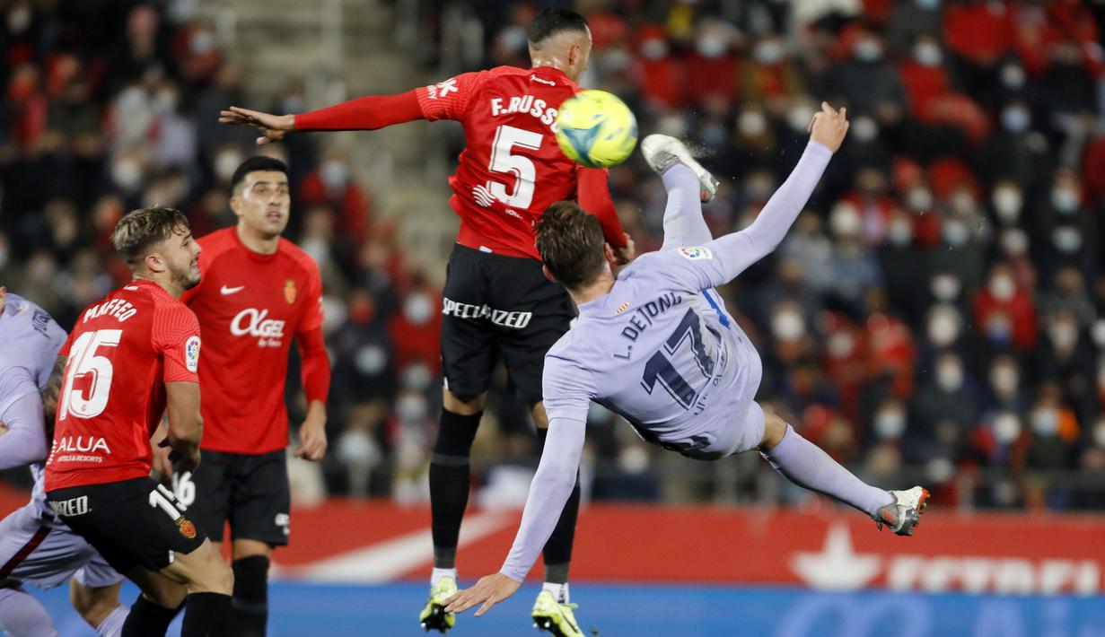 Gol tunggal Blaugrana di laga ini datang dari aksi Luuk de Jong di ujung babak pertama tepatnya pada menit 44. (AP/Francisco Ubilla)