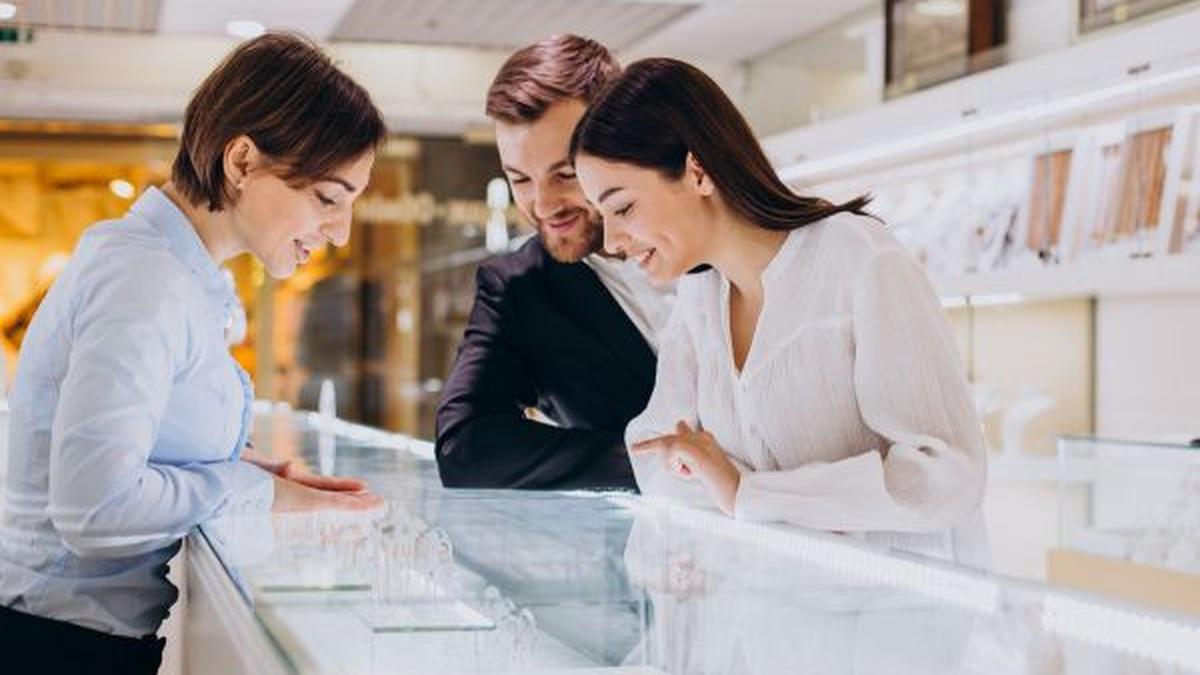 Tips Investasi Emas untuk Pemula dari Senior Sales Toko Perhiasan Ternama di Klaten