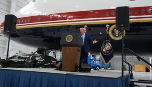 Trump Pamer Pesawat Kepresidenan Baru Bekas Qatar