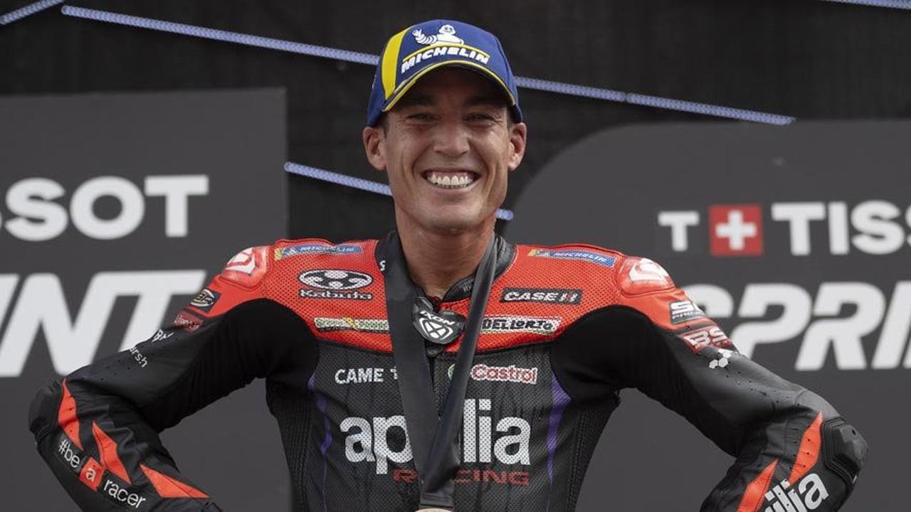 Kocak! Pembalap Aprilia Racing Aleix Espargaro Dapat Julukan 'Pak RT' dari Fans MotoGP di Indonesia, Ternyata ini Alasannya