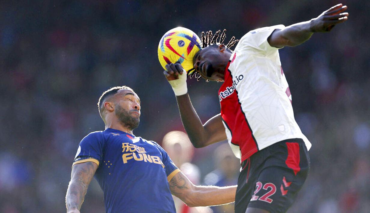 Gol Newcastle masing-masing disumbangkan oleh Miguel Almiron, Chris Wodd, Joe Willock, dan Bruno Guimaraes. Sementara tuan rumah hanya mampu mencetak gol hiburan lewat aksi Romain Perraud. (Steven Paston/PA via AP)