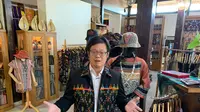 Vincentius Felix, pemilik toko oleh-oleh yang menjual ratusan barang UMKM lokal di Labuan Bajo, Nusa Tenggara Timur (NTT) berharap KTT ASEAN bisa meningkatkan penjualannya. (Liputan6/Benedikta Miranti)