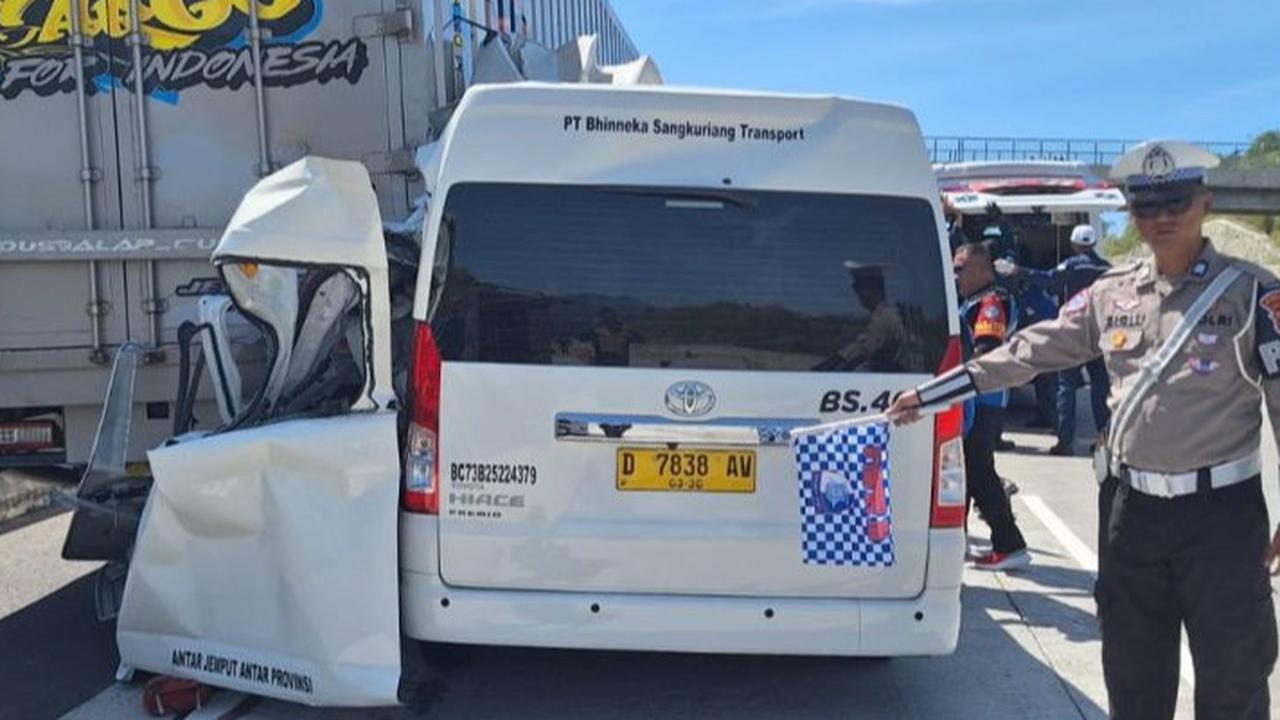 Minibus HiAce dan Mobil Boks Kecelakaan di Tol Cisumdawu, Tiga Orang Meninggal Dunia