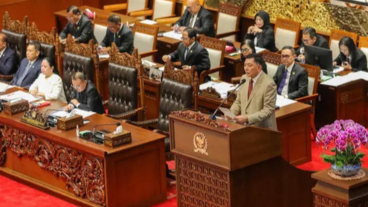 VIDEO: Menhan Sjafrie Sahabat Prabowo Soal RUU TNI Disahkan "Kami Tidak Kecewakan Rakyat"