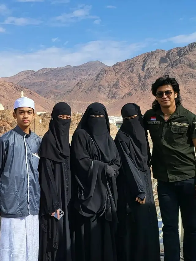 Abidzar di tanah suci (Instagram/_ummi_pipik)