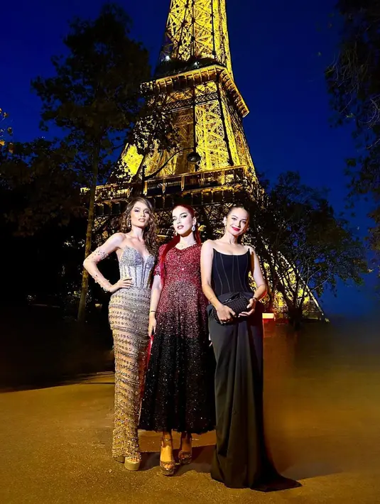 Cinta Laura, Enzy Storia dan Tasya Farasya tengah berada di Paris untuk menghadiri serangkaian acara L’Oreal Paris. [@claurakiehl/@enzystoria/@tasyafarasya]