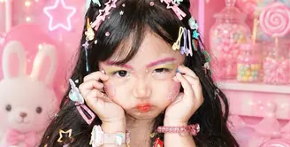 Makeup centil ala Naykilla jadi tren baru kecantikan yang ditiru banyak orang. Termasuk putri Siti Badriah, Xarena Zenata [@krisjianabah]