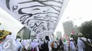 Suasana Parade Tauhid di kawasan Bundaran HI, Jakarta, Minggu (16/8/2015). Parade Tauhid yang diikuti berbagai organisasi massa Islam ini digelar dalam rangka mensyukuri kemerdekaan RI yang ke 70 tahun. (Liputan6.com/Faizal Fanani)
