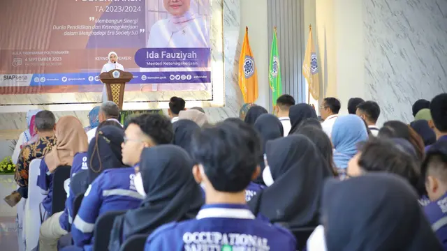 Menaker Ida Fauziyah Berikan Kuliah Perdana Polteknaker Tahun Akademik 2023/2024