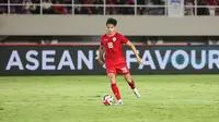 Pemain Timnas Indonesia,&nbsp;Victor Benjamin Dethan menggiring bola saat&nbsp;laga lanjutan Grup B Piala AFF 2024 melawan Laos di Stadion Manahan, Solo, Jawa Tengah, Kamis (12/12/2024). (Bola.com/Abdul Aziz)