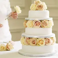 10 inspirasi kue pernikahan ini bisa mempercantik acara bahagiamu dengan si dia. (Via: waitose.com)