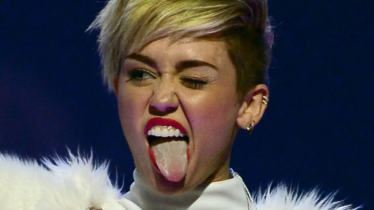 Bangerz Tour Tuai Kritikan, Miley Cyrus 'Down'