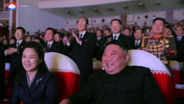 FOTO: Setahun Menghilang, Istri Kim Jong-un Muncul di Depan Publik