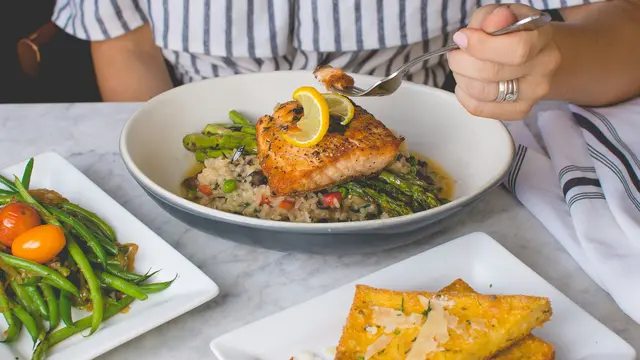 Mau Makan Enak Tanpa Perlu Khawatir Kolesterol? Ini 6 Tipsnya! [Dok/unsplash.com]