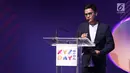 Konten Kreator Arief Muhammad memberi sambutan saat menerima penghargaan kategori Best Creator For Lifestyle dalam acara XYZ DAY 2018 Creator Award di The Hall Senayan City, Jakarta, Rabu (25/4). (Liputan6.com/Herman Zakharia)