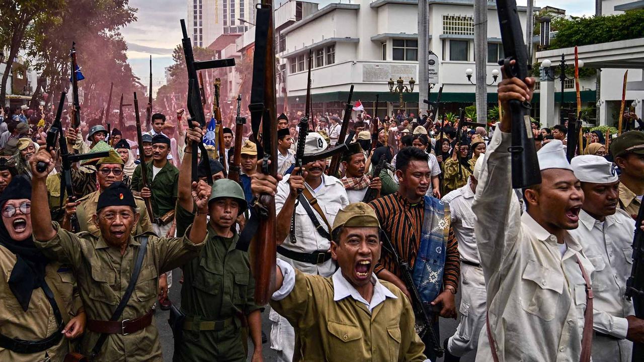 FOTO: Semangat Arek Suroboyo Menyala di Parade Surabaya Juang 2025